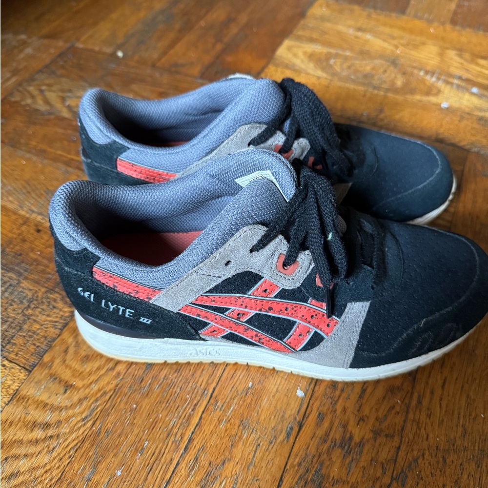 ASICS - Picture 2 of 6